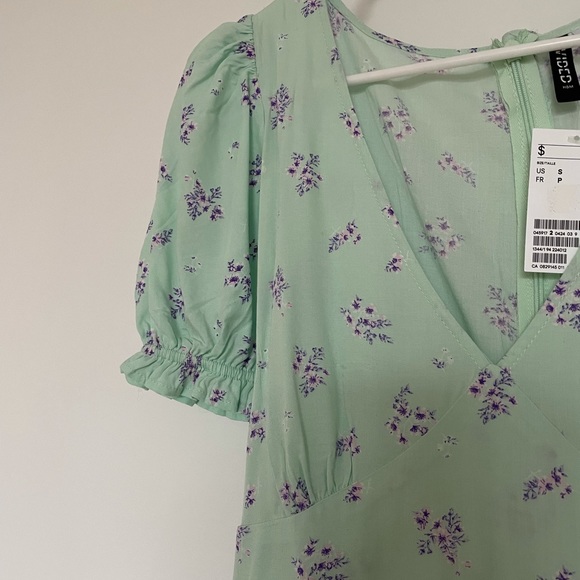 NWT H&M Blue Floral Ruffled Sleeve Tie Dress - Picture 3 of 6